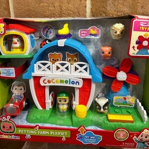 CoComelon Petting Farm Playset with JJ & Farm Friends 5 Figures Phrases Music
